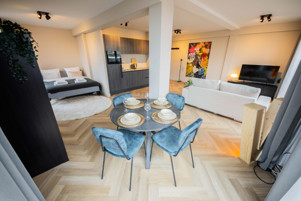 Charming City Penthouse Studio KS